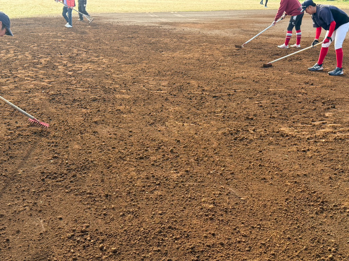 土をならす作業