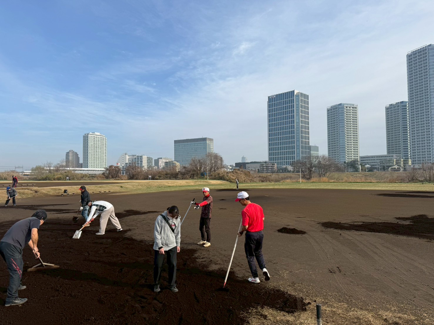 グラウンド整備の様子